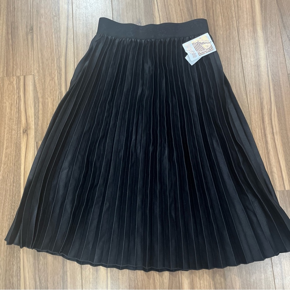 LuLaRoe NOIR Solid Black Accordion Pleated Below Knee JILL Small Skirt NWT NEW
